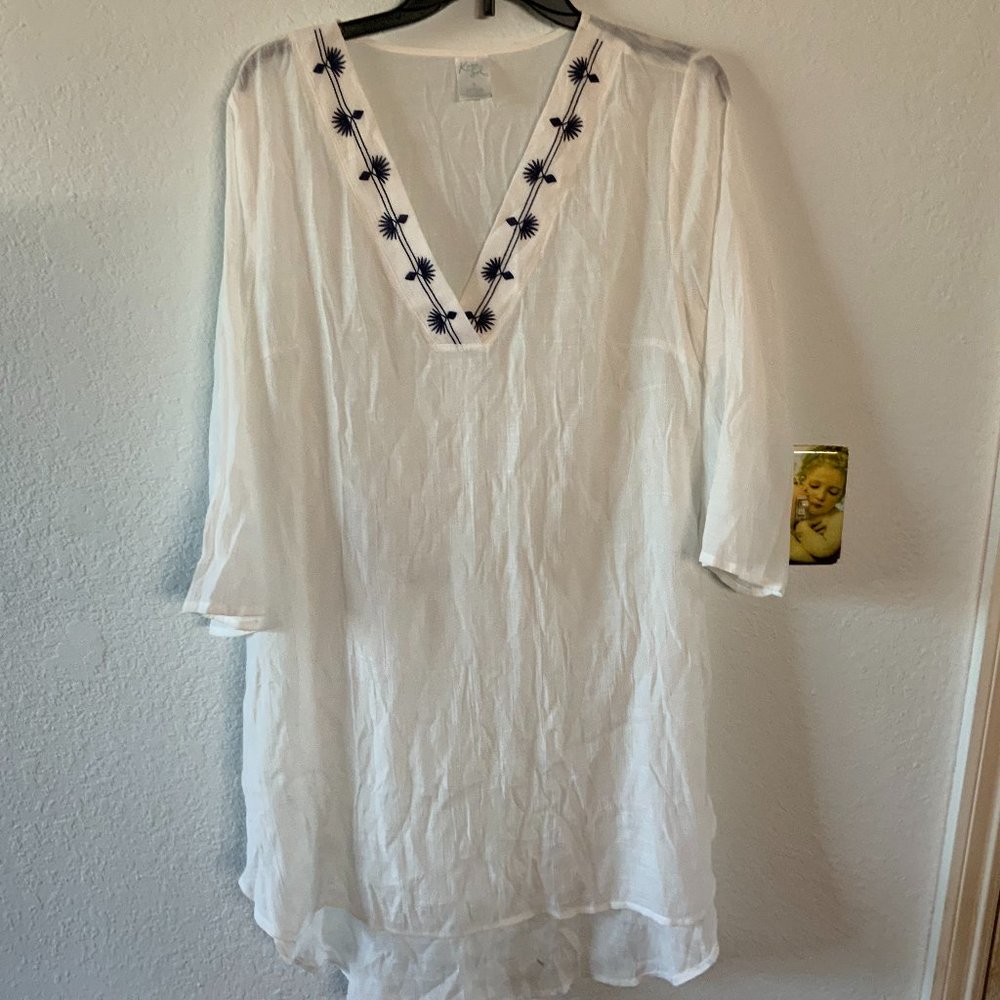81. Kona Sol Cover Up V Neck with Navy Floral Embroidery at Collar White100% Rec